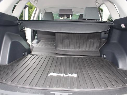 Used 2025 Toyota RAV4 XLE AWD/4WD image 14