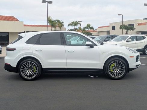 Used 2023 Porsche Cayenne Platinum Edition AWD/4WD image 4