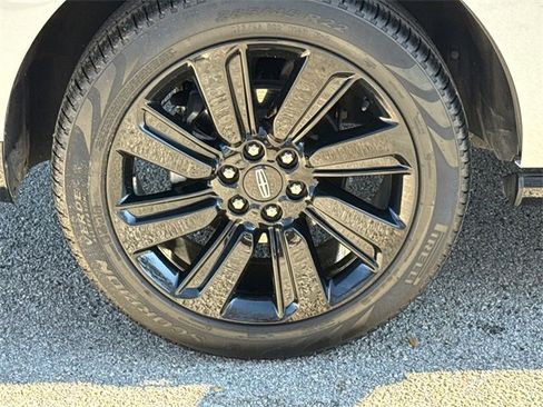 Used 2024 Lincoln Navigator Reserve image 10