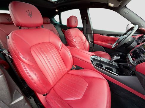 Certified 2022 Maserati Levante GT image 14