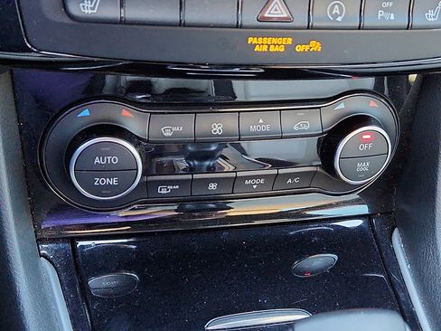 Used 2018 INFINITI QX30 Premium w/ Technology Package image 16