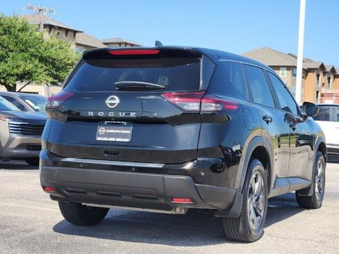 Certified 2025 Nissan Rogue SV FWD image 4