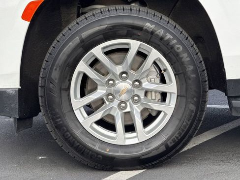 Used 2024 Chevrolet Suburban LT image 15