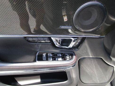 Used 2016 Jaguar XJ R RWD image 20