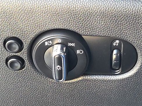 Used 2018 MINI Cooper 2-Door Hardtop image 23