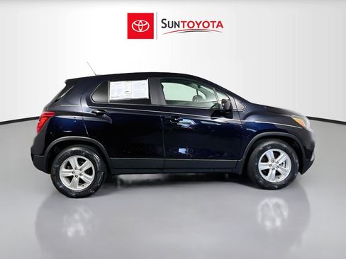 Used 2022 Chevrolet Trax LS w/ Tint and Cruise Package FWD image 2