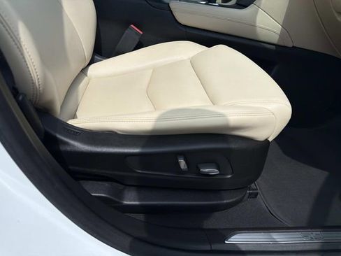 Used 2017 Cadillac XT5 FWD image 14