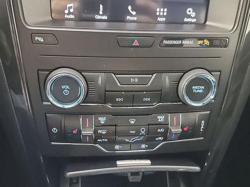 Used 2018 Ford Explorer XLT w/ Equipment Group 201A image 30