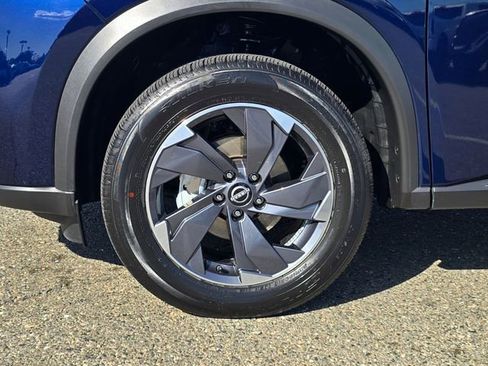 Used 2025 Nissan Rogue SV image 29