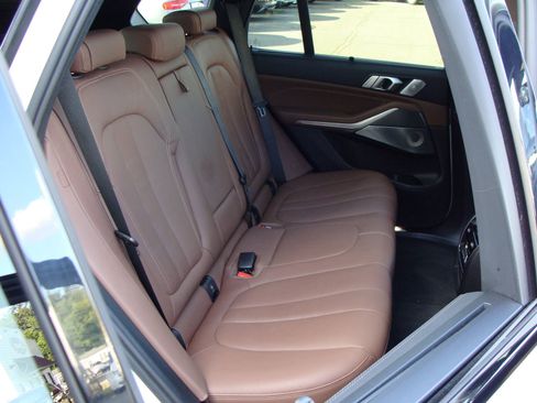 Used 2021 BMW X5 M50i w/ Executive Package image 9