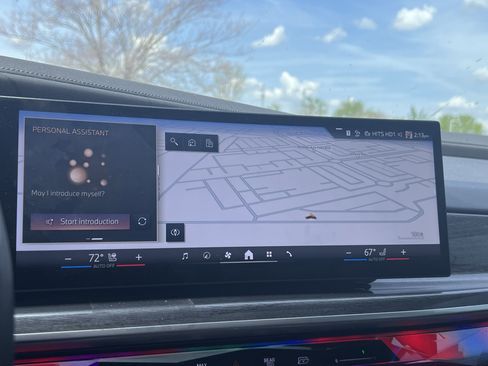 Used 2025 BMW 740i xDrive w/ Premium Package image 24