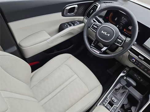 Certified 2025 Kia Sorento S w/ Panoramic Sunroof Package FWD image 40