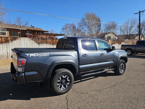 Used 2021 Toyota Tacoma TRD Off-Road w/ TRD Premium Off Road Package image 4