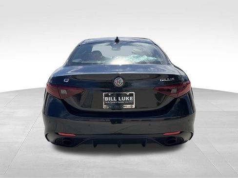 Used 2022 Alfa Romeo Giulia Veloce RWD image 8