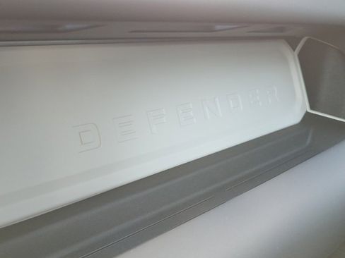 Used 2025 Land Rover Defender 110 S image 37