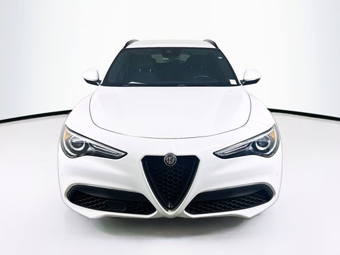 Used 2022 Alfa Romeo Stelvio Sprint image 2