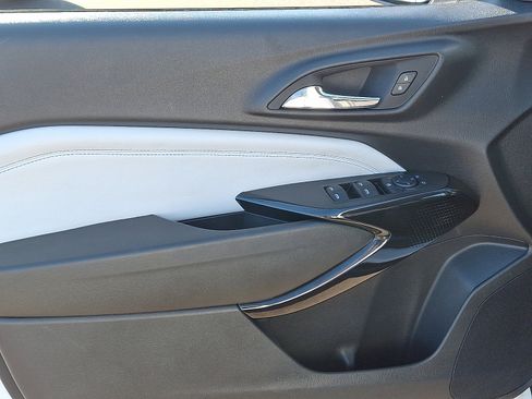 Used 2024 Chevrolet Trax LT image 12