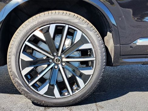 New 2026 Volvo XC90 B6 Plus w/ Protection Package Premier image 32