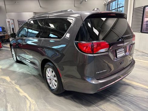 Used 2018 Chrysler Pacifica Touring-L Plus FWD image 33