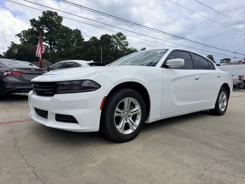 Used 2022 Dodge Charger SXT RWD image 2