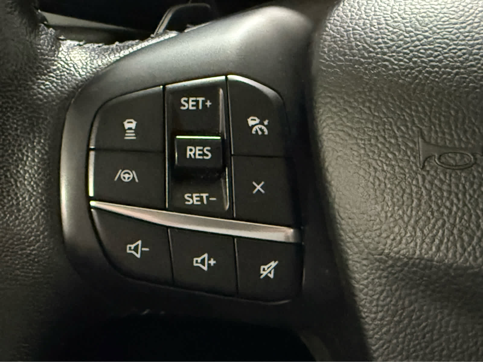 Used 2020 Ford Escape Titanium AWD/4WD image 18
