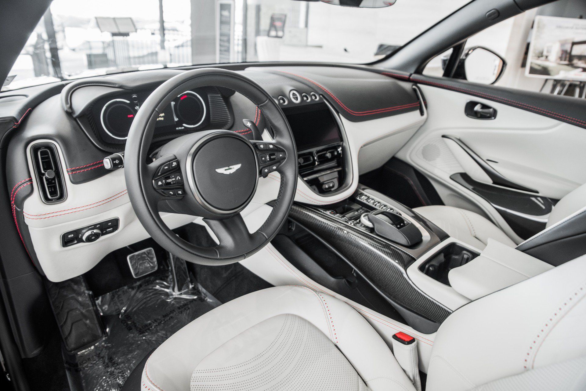 Used 2022 Aston Martin DBX AWD/4WD image 3