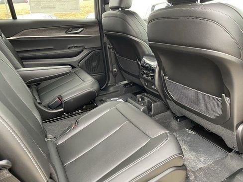 New 2025 Jeep Grand Cherokee L Limited image 11