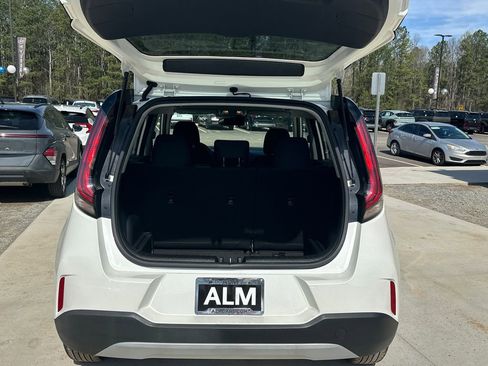 Used 2025 Kia Soul LX w/ LX Technology Package image 18