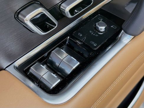 Used 2025 Land Rover Range Rover SE image 24