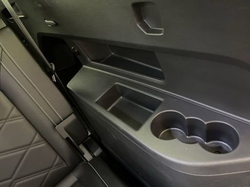 Used 2025 Volkswagen Atlas SE image 45