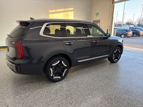 Used 2025 Kia Telluride S image 4