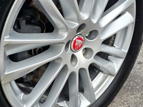 Used 2017 Jaguar F-PACE Prestige image 7