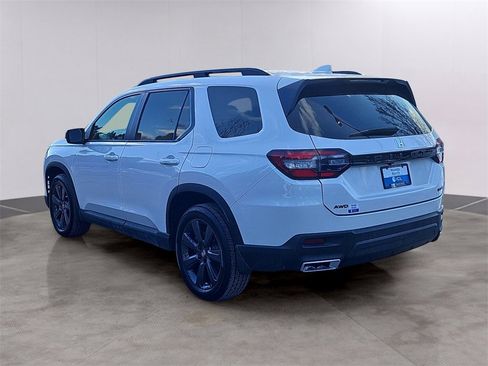 Certified 2023 Honda Pilot Sport image 6