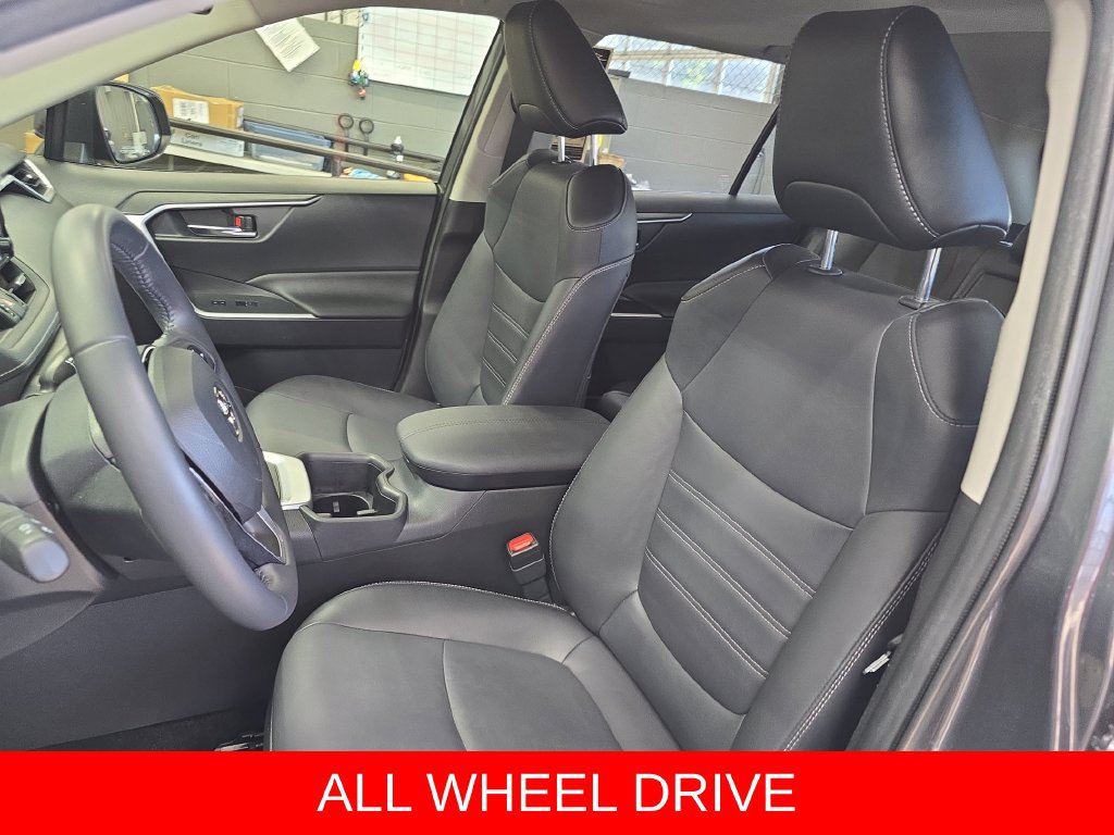 Used 2022 Toyota RAV4 XLE Premium AWD/4WD image 15