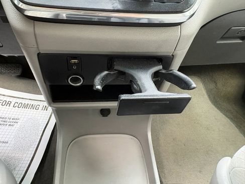 Used 2015 Toyota Sienna LE FWD image 44