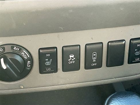 Used 2020 Nissan Frontier SV w/ Midnight Edition Floor Mats image 15