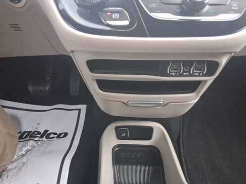 Used 2023 Chrysler Voyager LX image 23