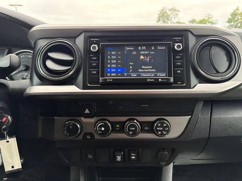 Certified 2019 Toyota Tacoma SR5 AWD/4WD image 24