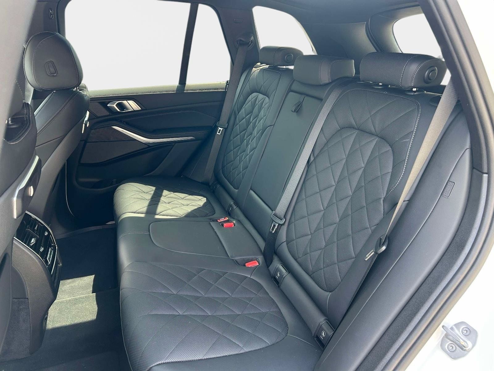 Used 2024 BMW X5 sDrive40i w/ M Sport Package RWD image 15