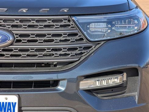 Used 2022 Ford Explorer XLT w/ Equipment Group 202A image 8
