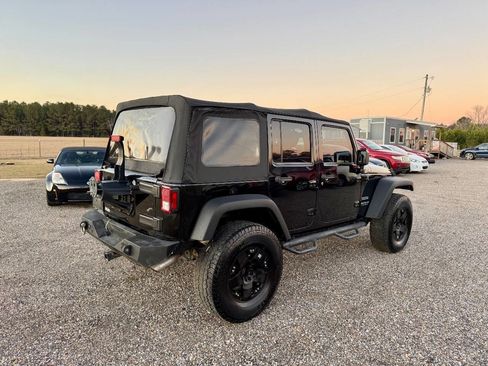 Used 2017 Jeep Wrangler Unlimited Sport AWD/4WD image 7