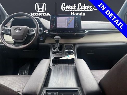 Used 2021 Toyota Sienna Platinum image 8
