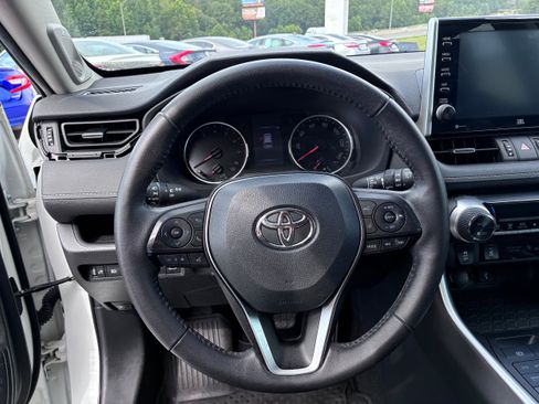 Used 2022 Toyota RAV4 XLE Premium AWD/4WD image 8