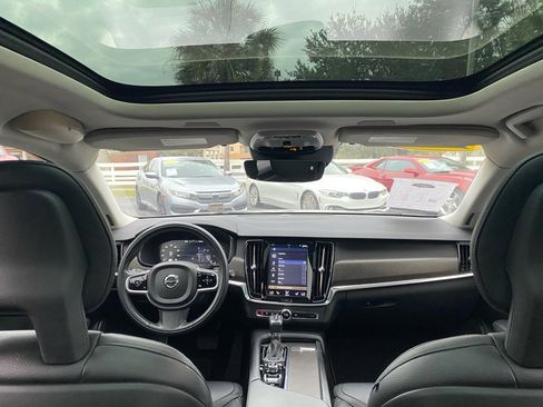 Used 2018 Volvo V90 T6 Cross Country w/ Convenience Package image 17