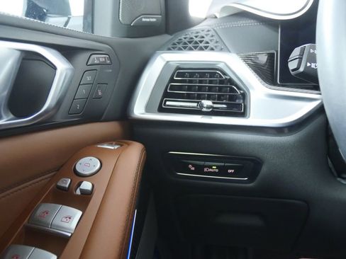 Certified 2025 BMW X7 M60i image 23