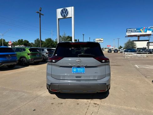 Used 2024 Nissan Rogue SL w/ SL Premium Package FWD image 6