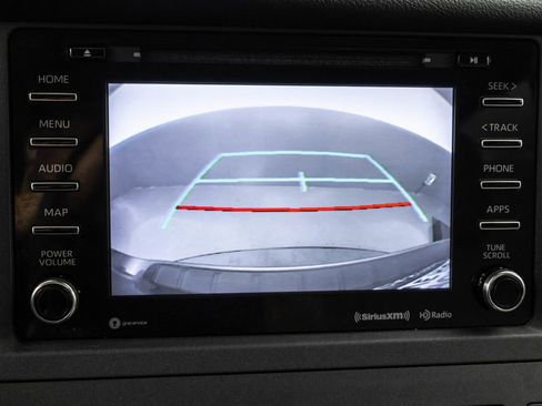 Used 2019 Toyota Sienna XLE image 17