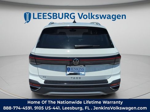 New 2026 Volkswagen Taos SE FWD image 7
