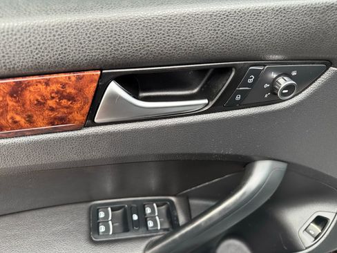 Used 2013 Volkswagen Passat TDI SEL Premium image 22