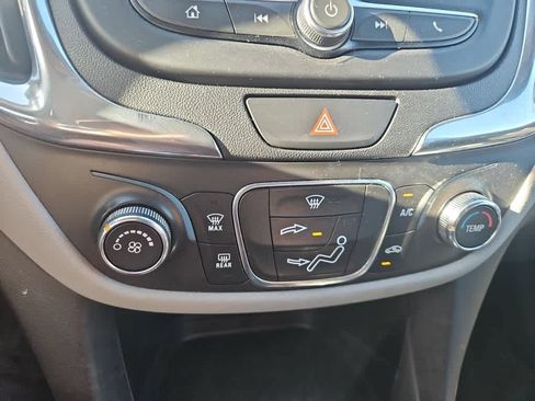Used 2020 Chevrolet Equinox LS FWD image 17
